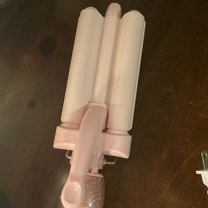 Beachwaver Triple Barrel Curling Iron 💗💗💗